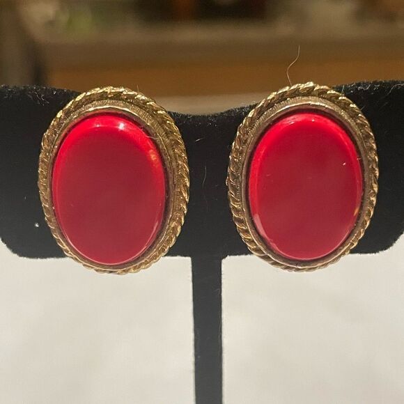 Vintage clip on earrings - Picture 1 of 4